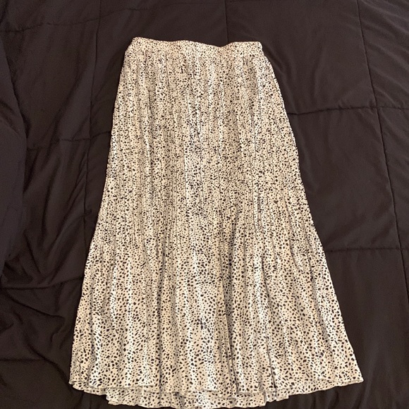 Dresses & Skirts - Midi skirt